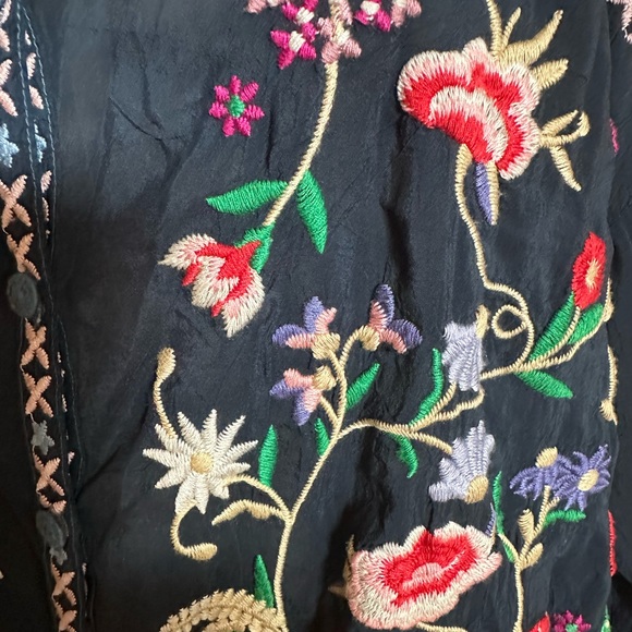 Johnny Was Women’s Navy Blue Blouse With Floral a embroidery Blouse. Size Medium - Picture 4 of 8